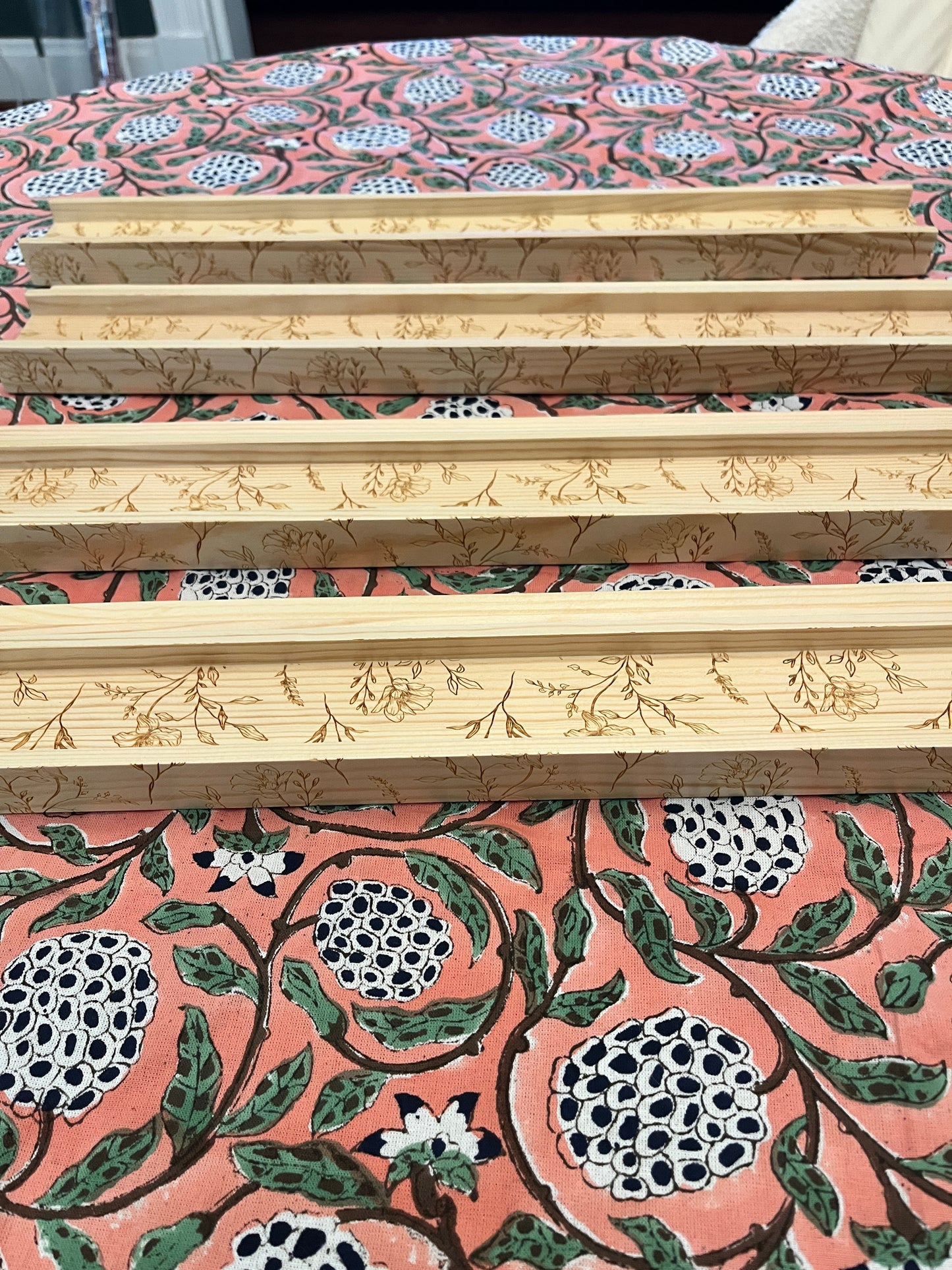 Natural Pine Wooden Rack & Pushers – 20 Inch Set of 4 Dainty Floral