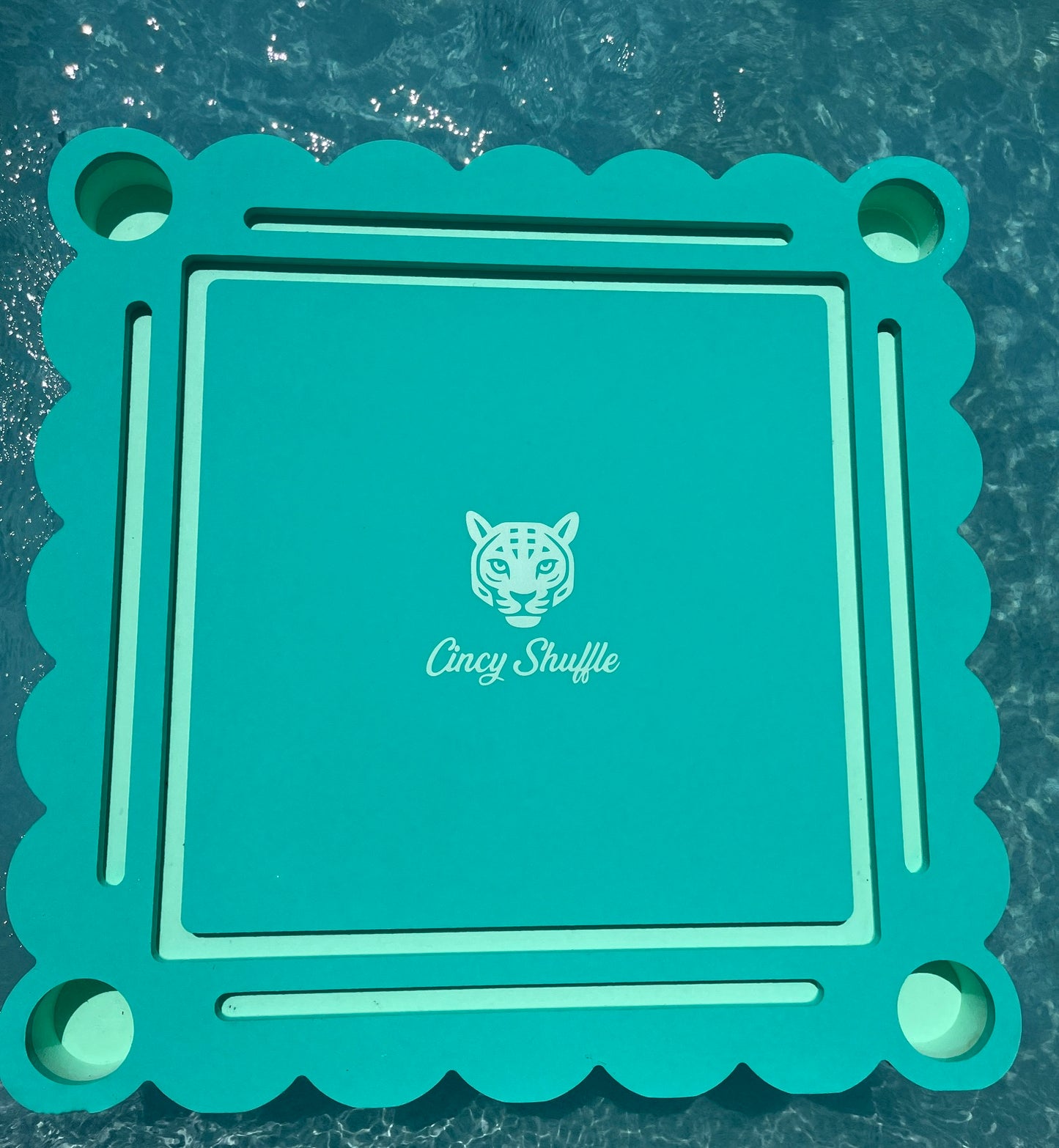 SCALLOPED FLOATING POOL MAT