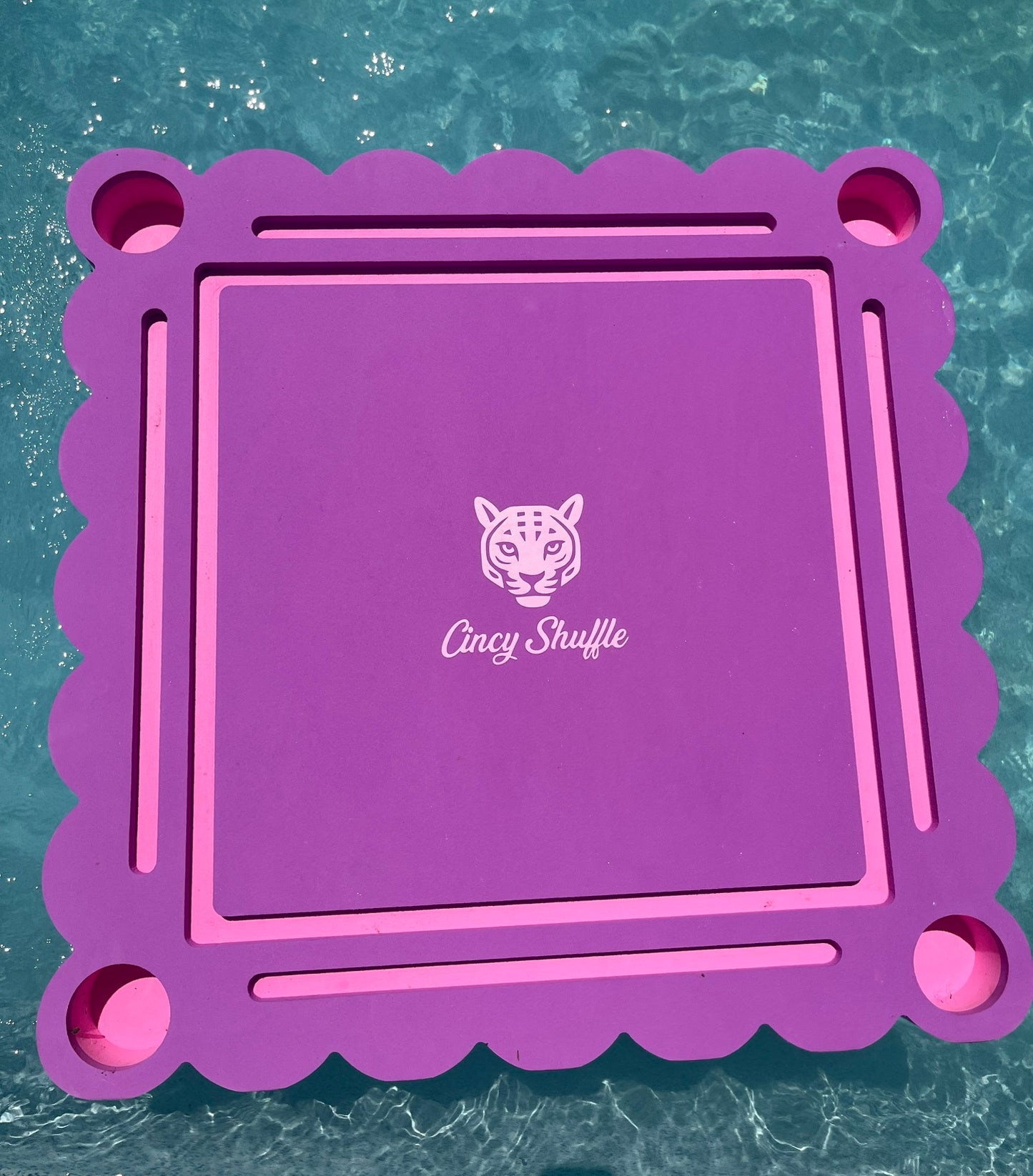 SCALLOPED FLOATING POOL MAT