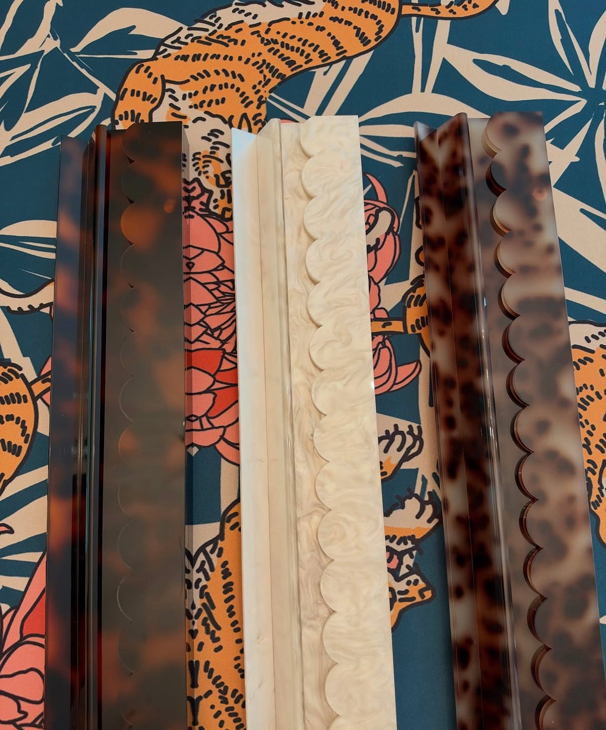 20 inch Scalloped Blonde Tortoise Shell Racks/Pushers
