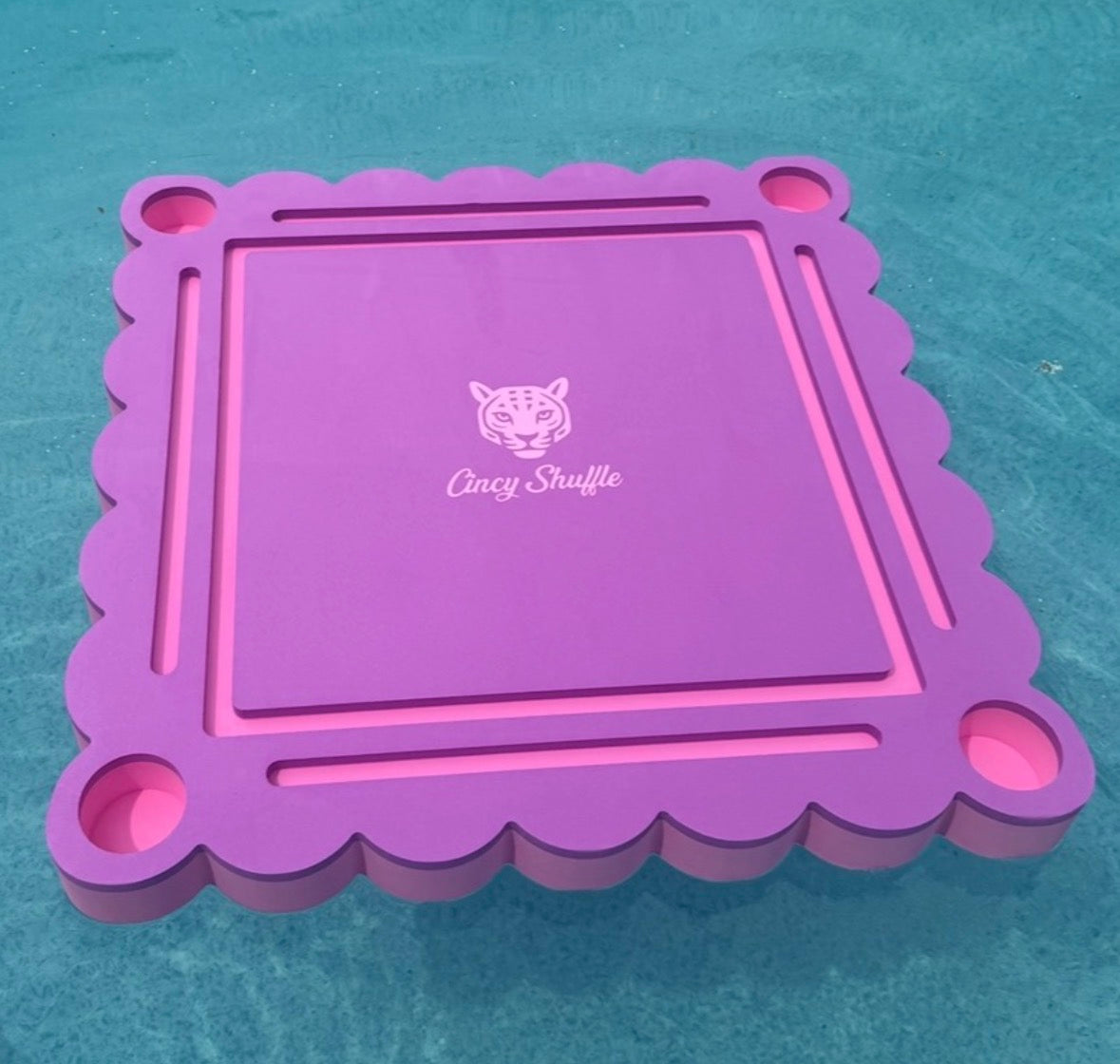 SCALLOPED FLOATING POOL MAT