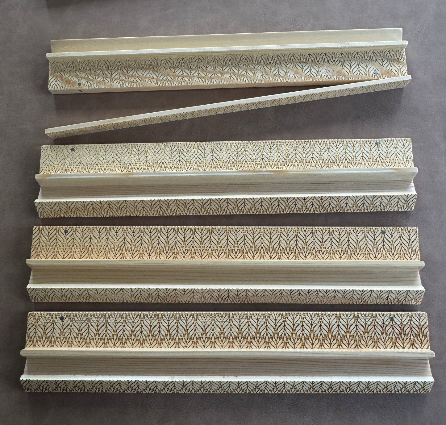 Engraved Natural Pine Wooden Rack & Pushers – 20 Inch Set of 4 (Leaf Design)